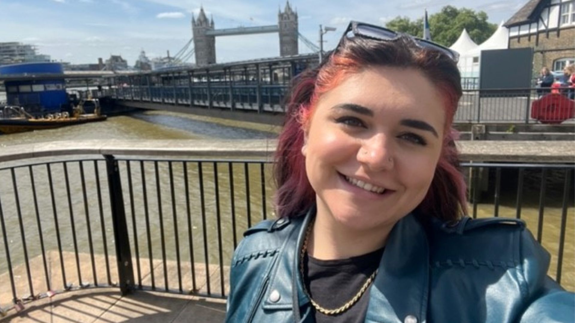 Selfie of Lilith with London bridge in the background