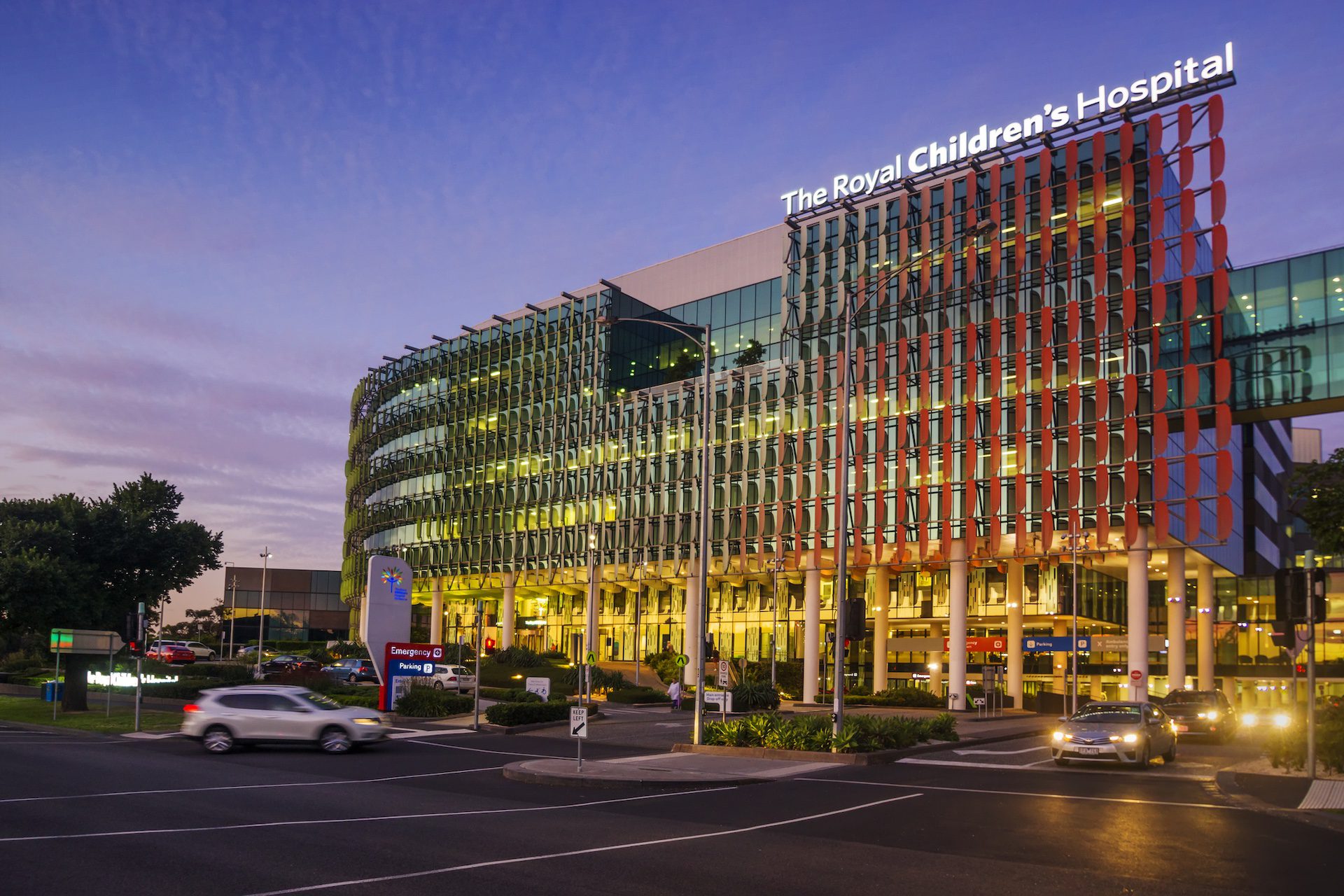 The facade of the Royal Children's Hospital on Flemington Rd, Parkville, with cars arriving and leaving.